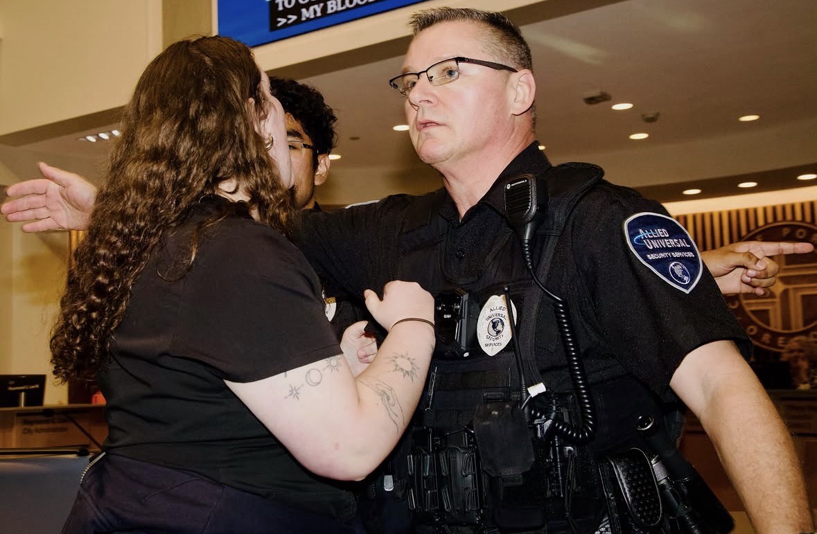Portland City Council forcefully ejects activists demanding city shut down ICE facility