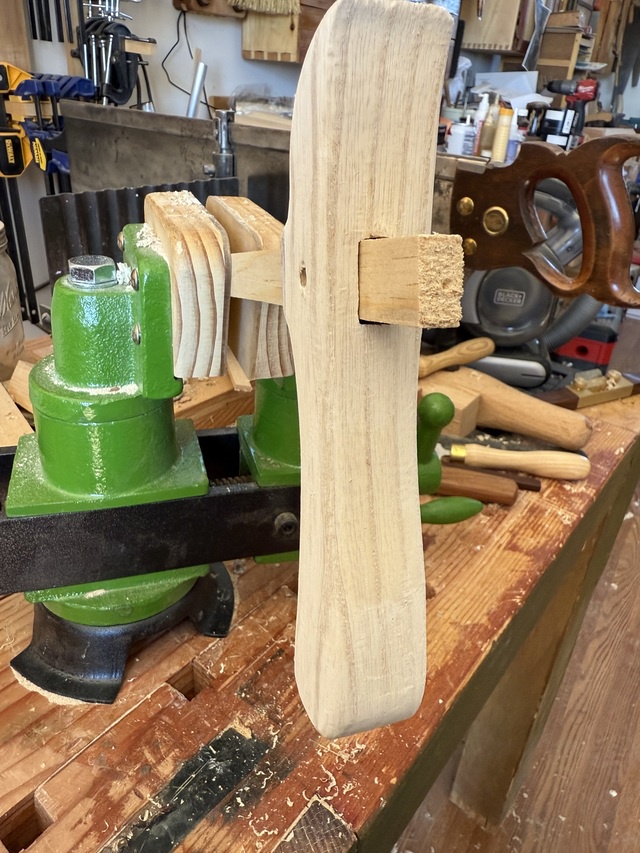 The cane handle on the scrap of wood I previously used to check the mortise, held in the carving vise, before grain-filling