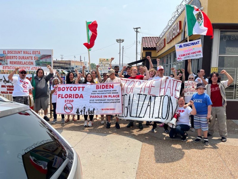 Chicago protest against anti-immigrant attacks in Florida.