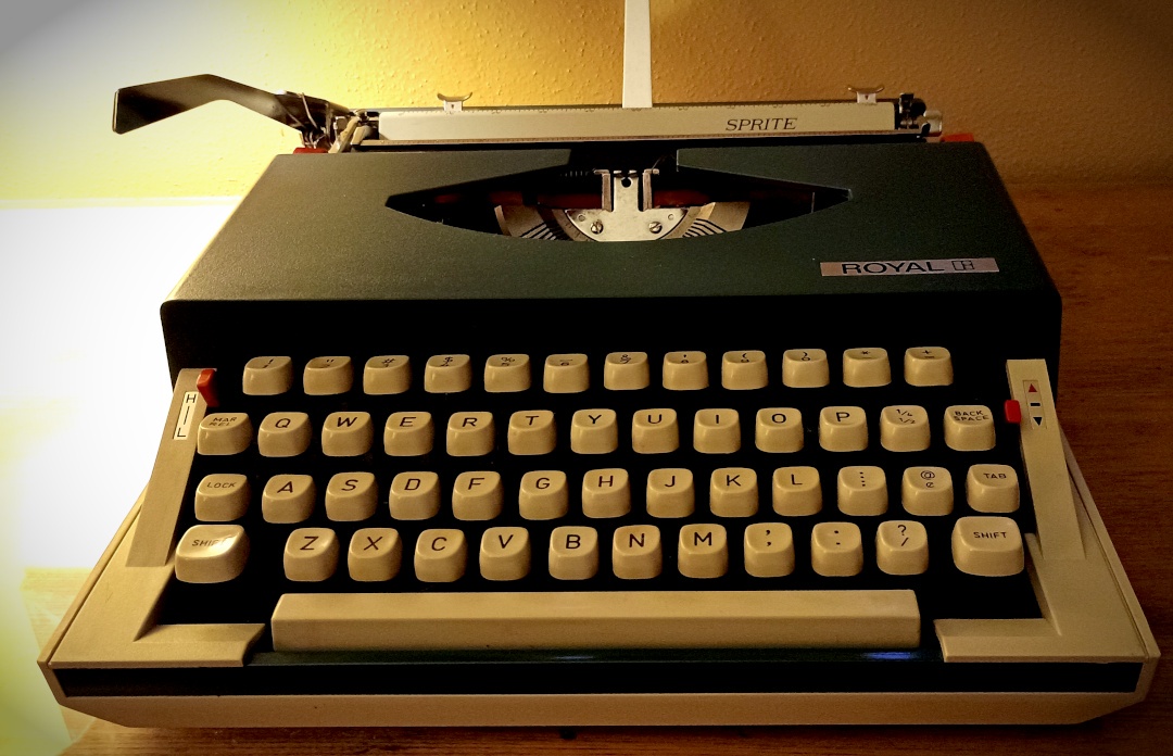 Image of a Royal Sprite manual typewriter from the 1970s.