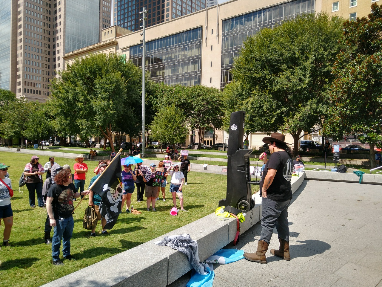 Dallas holds rally in solidarity with cities impacted by ICE raids, National Guard deployments
