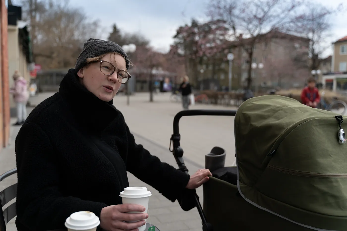 Mamma med kaffe.