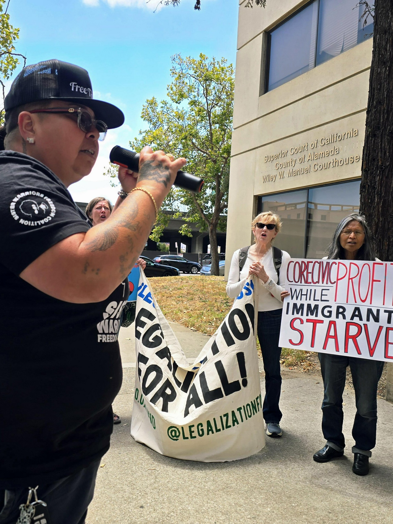 Trancita Ponce from Sister Warriors Freedom Coalition speaks to a crowd gathered outside the Wiley W. Manuel Courthouse in Oakland, California before packing the courtroom in solidarity with Guillermo Medina Reyes.