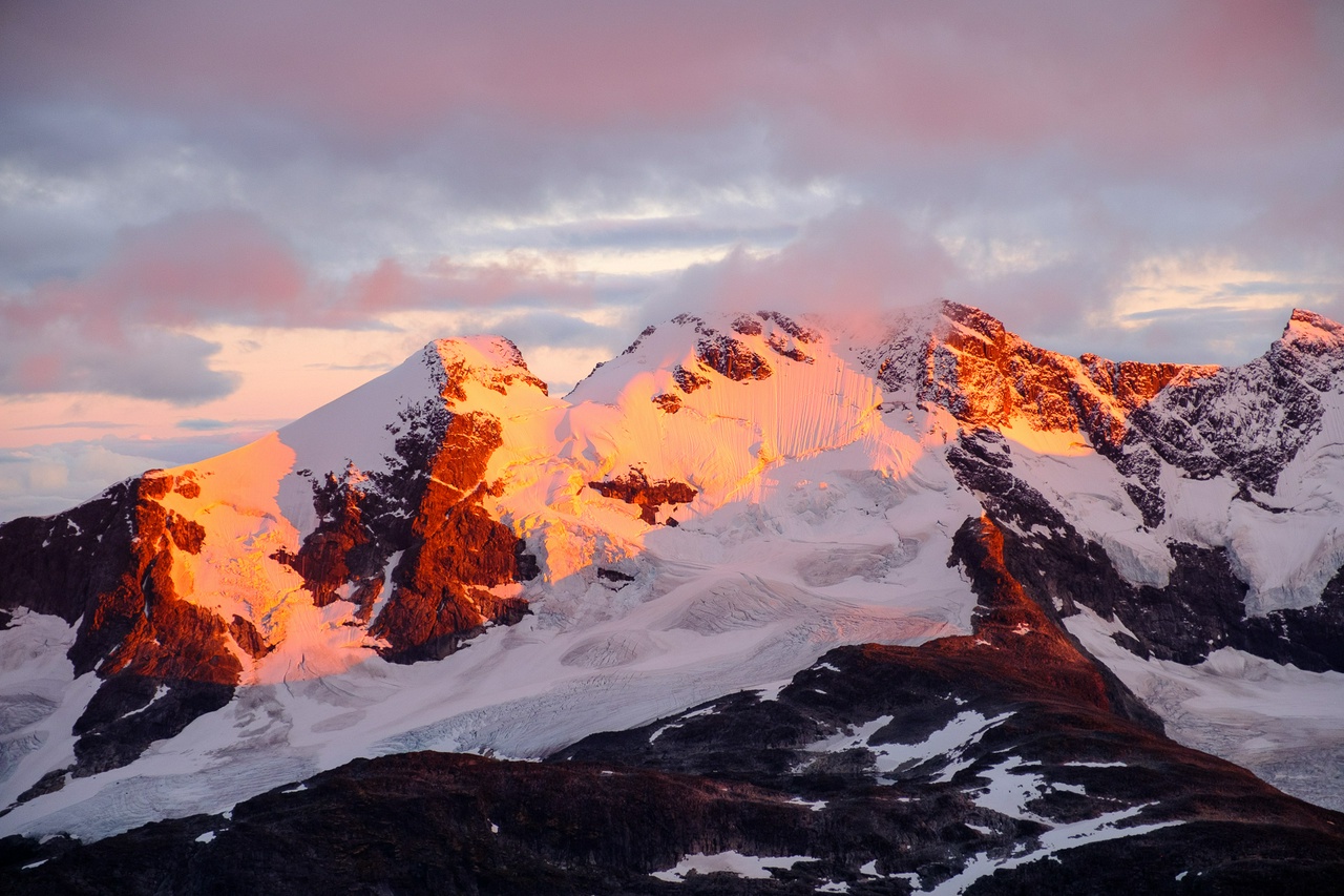 photo of Norwegian mountains at dusk