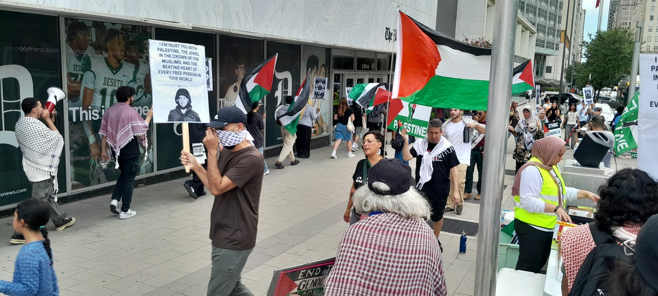 Dallas community pickets Dallas Morning News, holds vigil for murdered Al Jazeera journalists