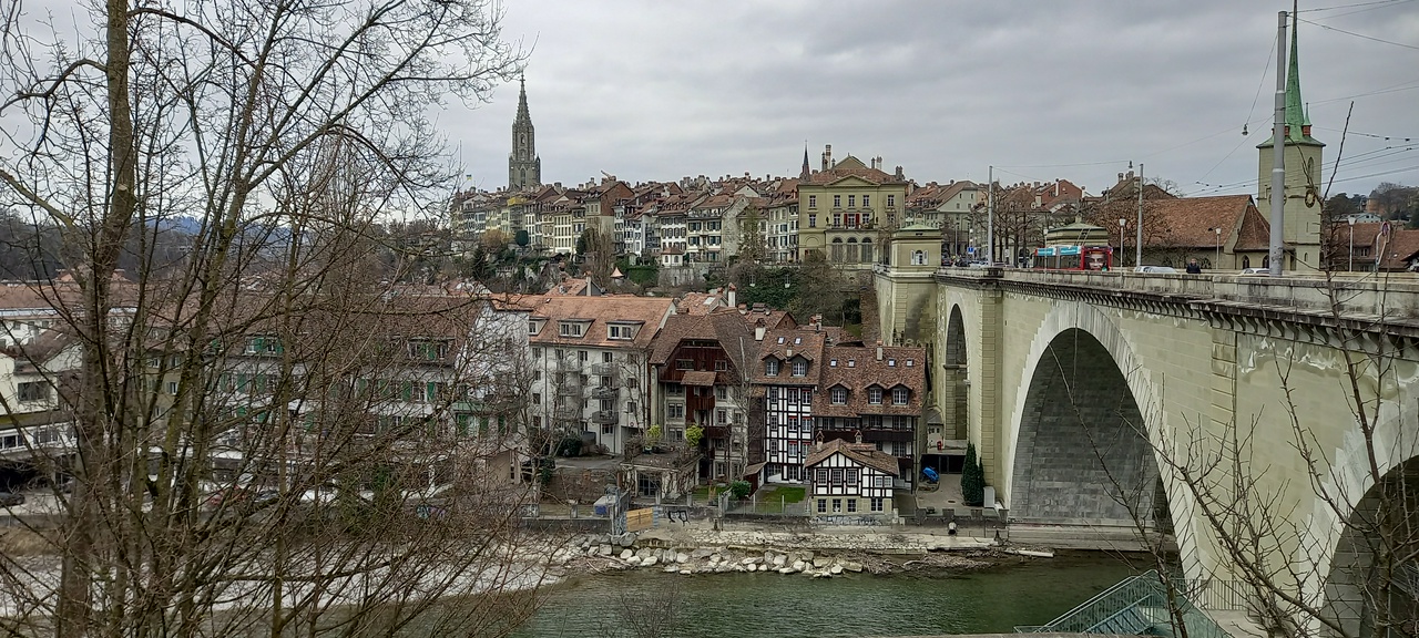 Φωτογραφία από την δυτική πλευρά του ποταμού Άαρ.