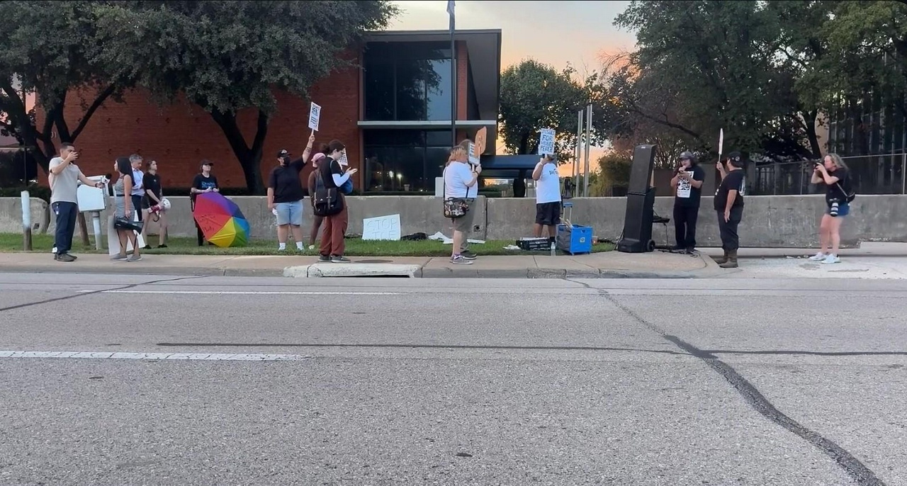 Dallas protest against shooting by ICE in Austin. | Fight Back! News