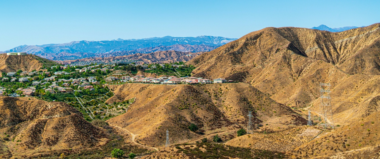 Photo of southern California sprawl into the mountainous desert by [Jeff Turner](https://unsplash.com/@jeff_turner?utm_source=unsplash&utm_medium=referral&utm_content=creditCopyText)