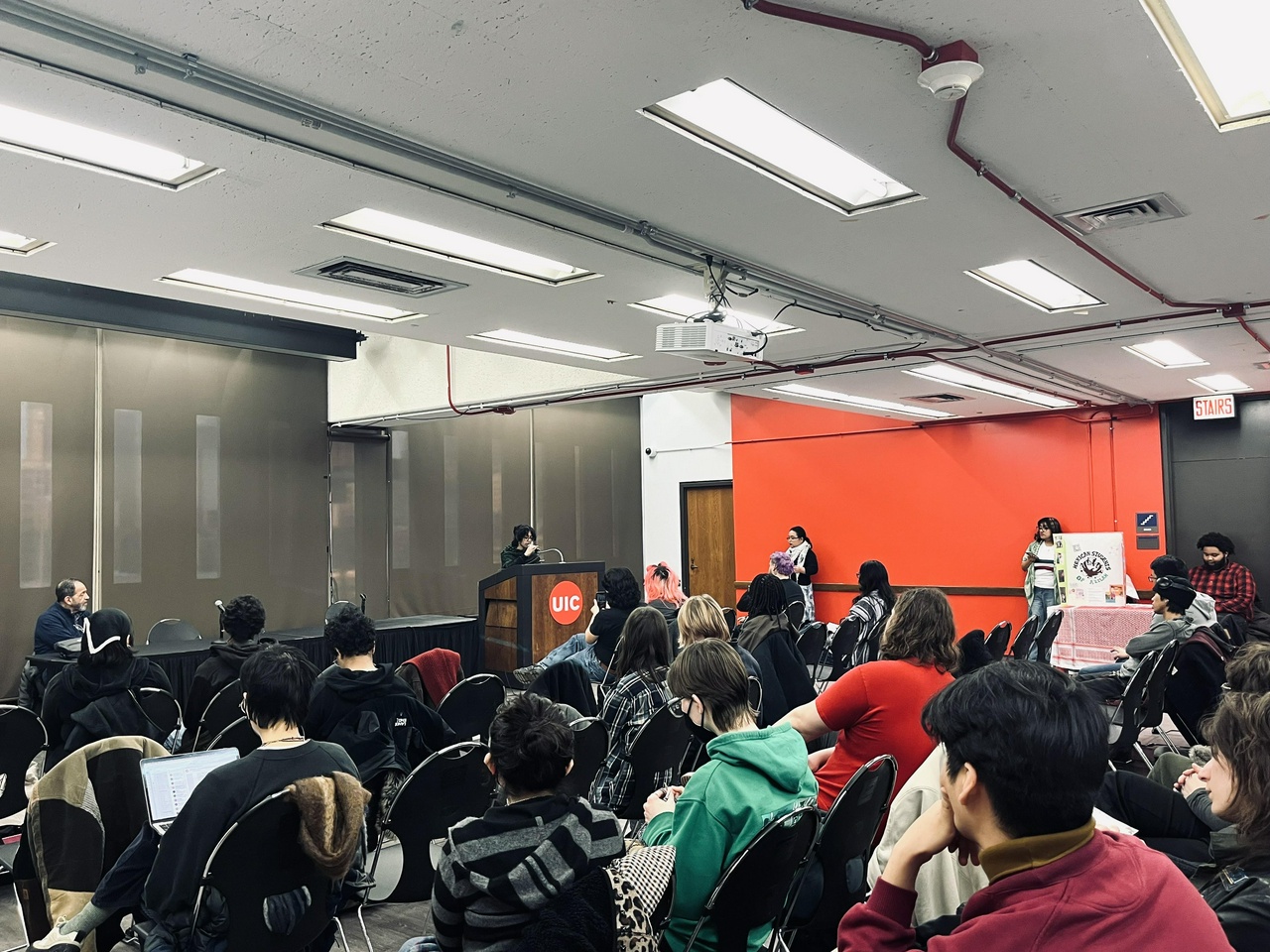 UIC Students and faculty hold UIC administration accountable at community-led town hall meeting