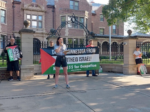Protest at Minnesota governor's mansion demands divestment from apartheid Israel. | Khrys Wetzel/Fight Back! News