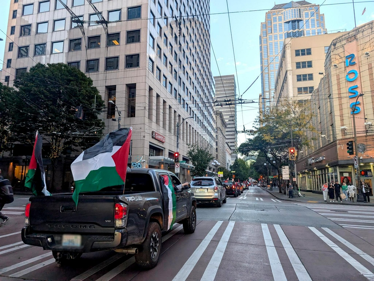 Seattle car caravan in solidarity with Palestine.