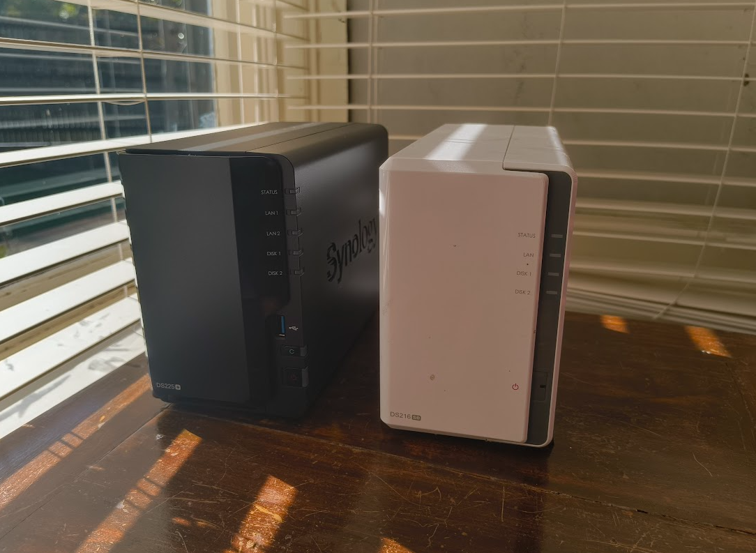 NAS migration: The Synology DS225+ on the left (new) and the Synology DS216se (old) on the right.