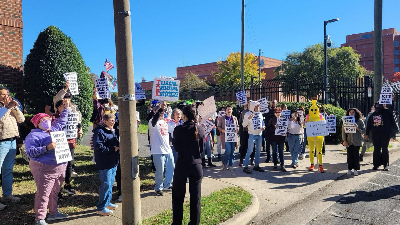 Protesters rally outside of the Alexandria Sheriff’s Office demanding an end to collaboration with ICE. | Fight Back! News  Protesters rally outside of the Alexandria Sheriff’s Office demanding an end to collaboration with ICE.