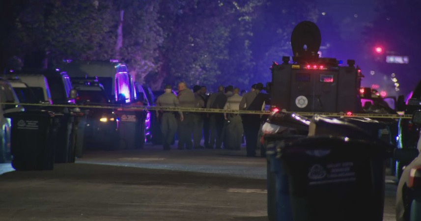 Oficiales del Sheriff de Los Ángeles después de matar a Erik Torres.