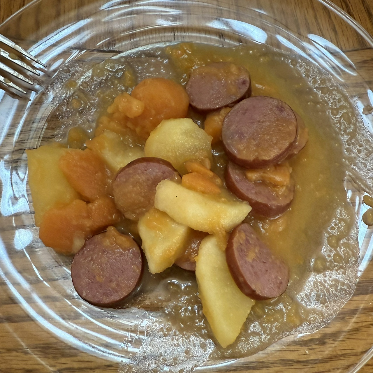 Sausage, sweet potatoes and apples in a thin gravy.