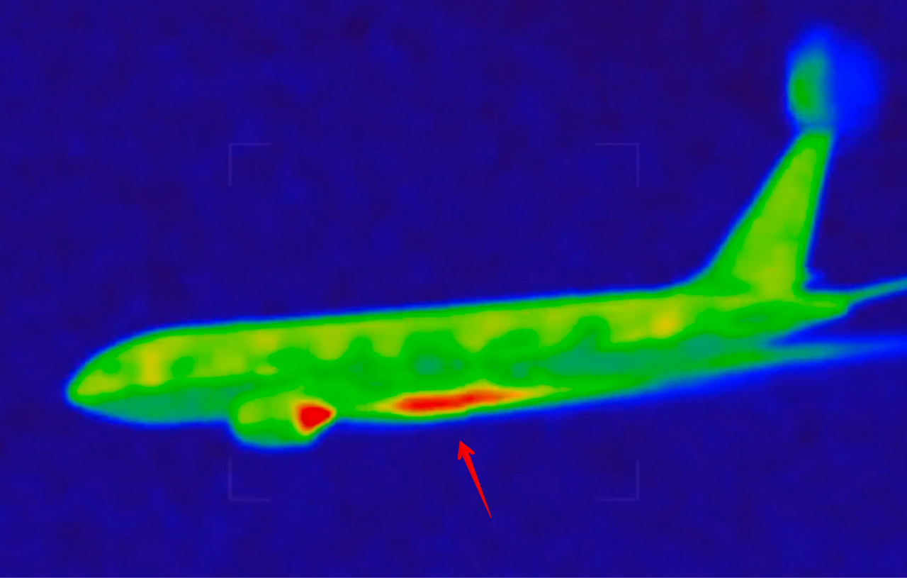 plane on fire, thermal
