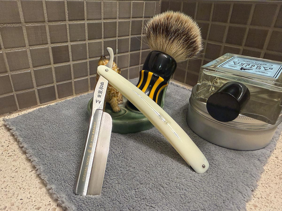 Towa AA | Elite HMW | Antica Barberia Mondial Original Talc