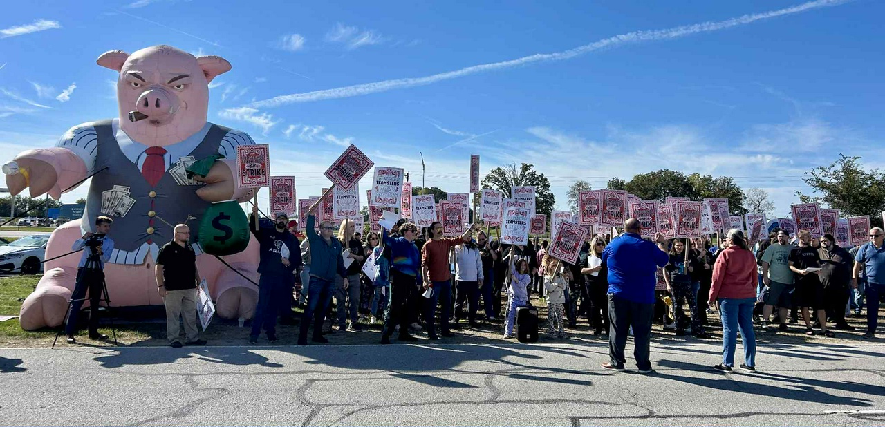 Striking Horseshoe Indianapolis casino workers. | Fight Back! News