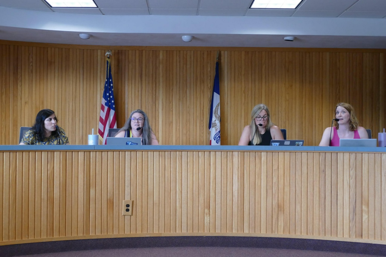 Decorah Human Rights Commission advances separation ordinance