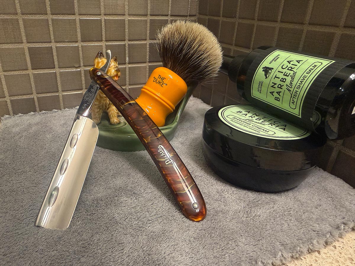 Pechika 55 | Simpson Duke 3 Two Band Silvertip | Antica Barberia Mondial Balsamic Intense