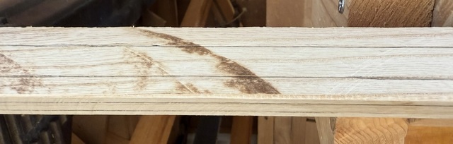 Lines on the side of the shaft, between ⅓ and ¼ the width of the shaft