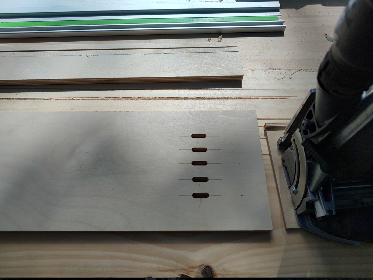 Slots cut