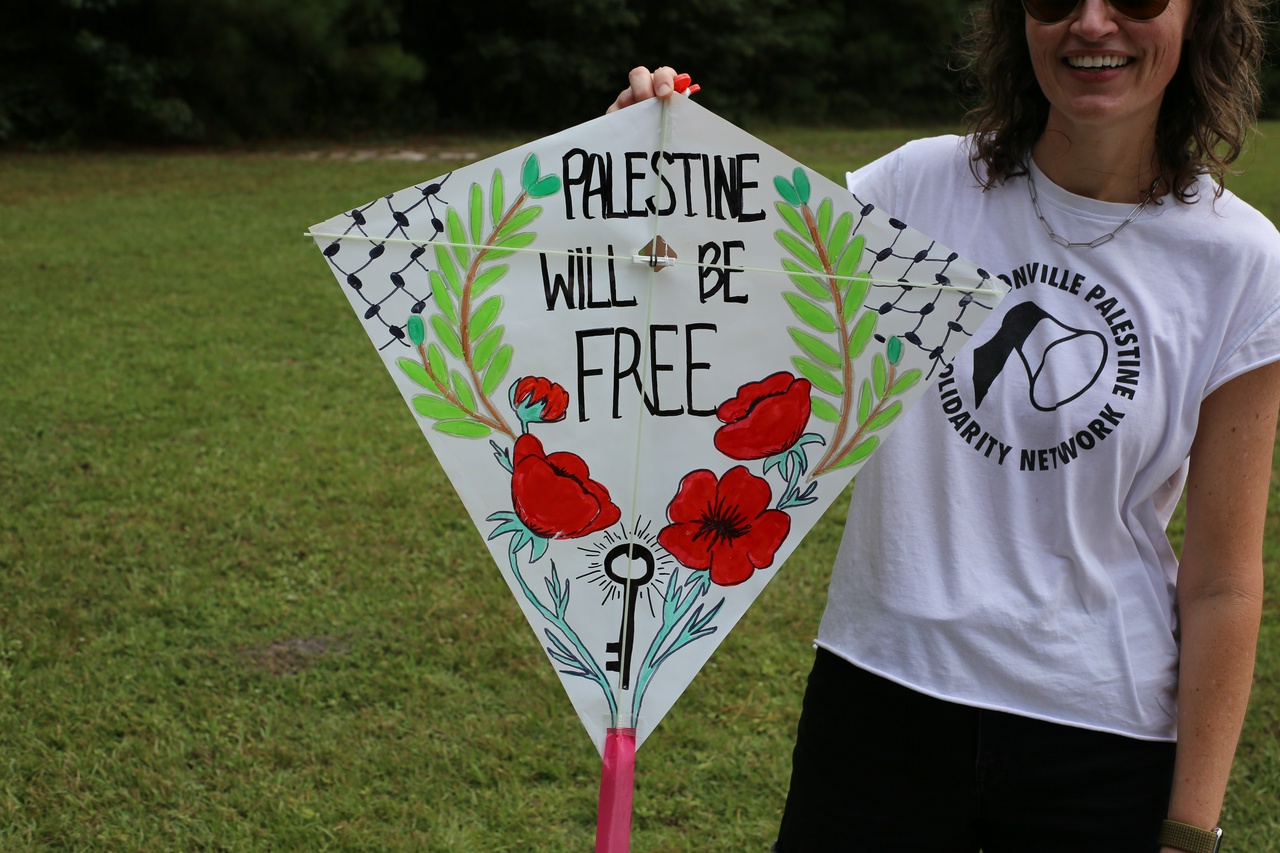 Pro-Palestine activists hold kite-making cultural events.