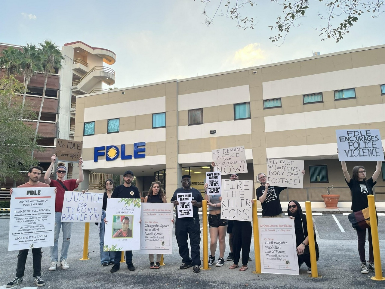 Orlando protest demands prosecution of killer cops.