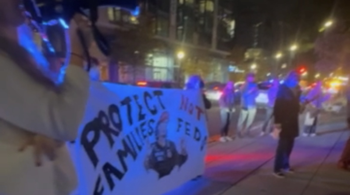 DC mayor slammed for collaboration with Trump administration. | Fight Back! News DC mayor slammed for collaboration with Trump administration.