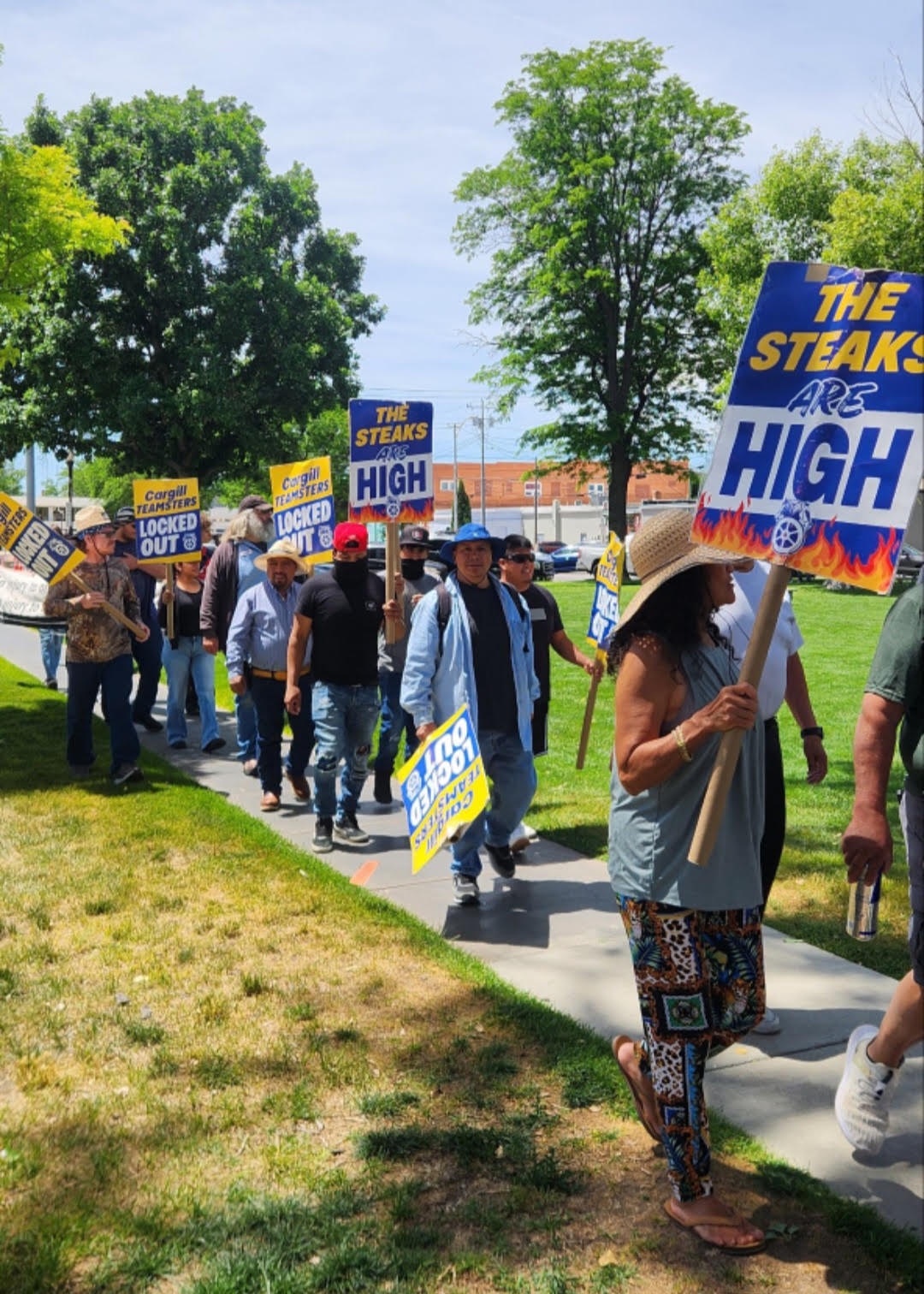 Cargill Teamsters on the picket line. | Fight Back! News