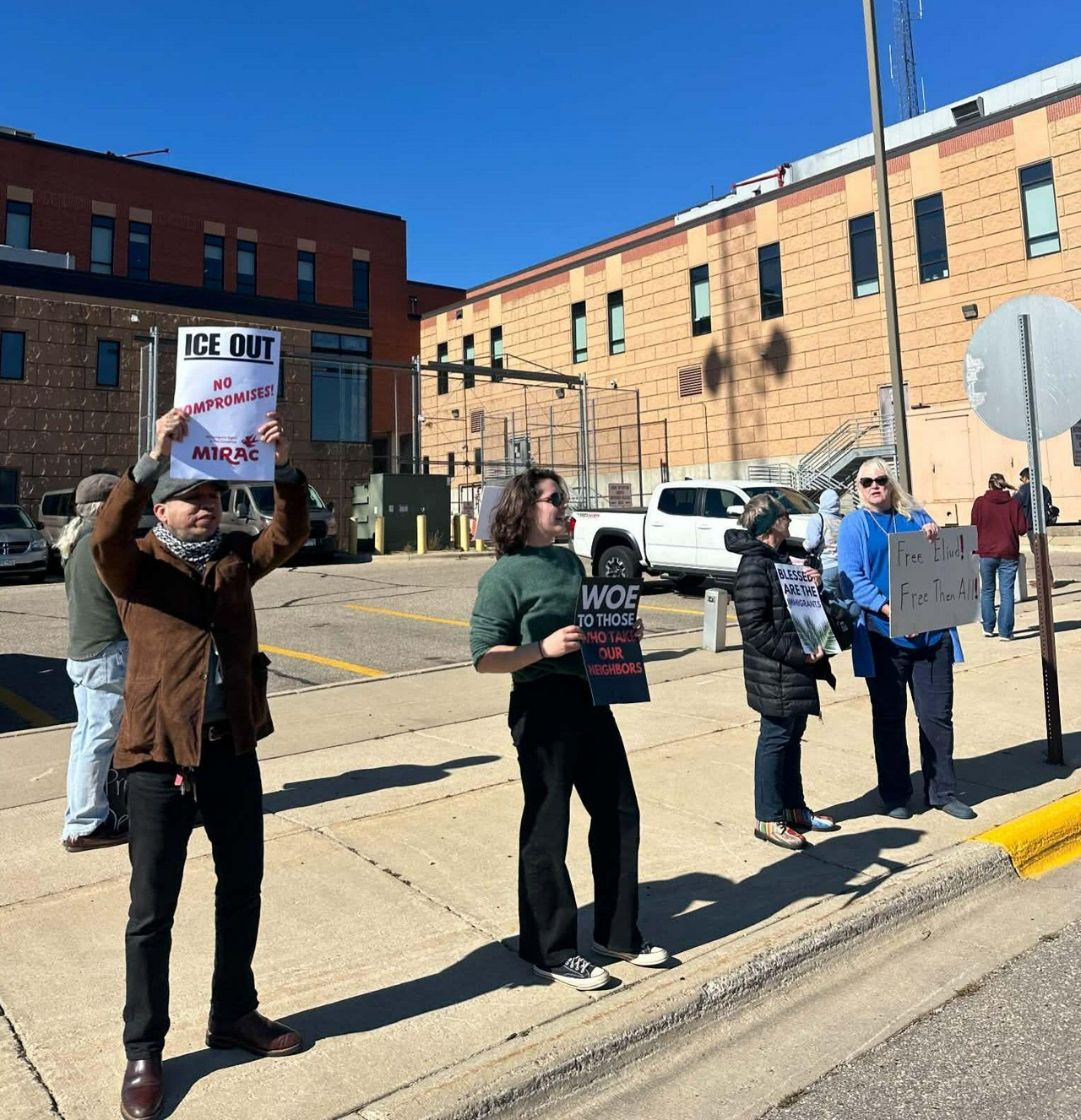 Minnesotans gather outside an ICE detention center to demand the release of immigrant detainees. | Fight Back! News