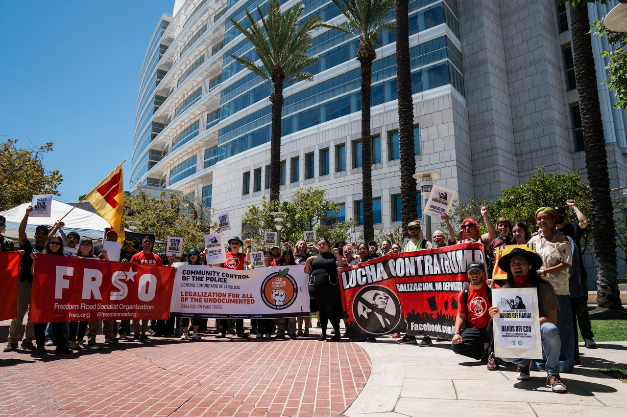 Rally at Santa Ana courthouse shows support for Nadia Topete, condemns grand jury repression