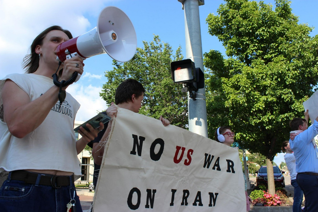 Protest against new U.S. attacks on Iran. | Fight Back! News Protest against new U.S. attacks on Iran.
