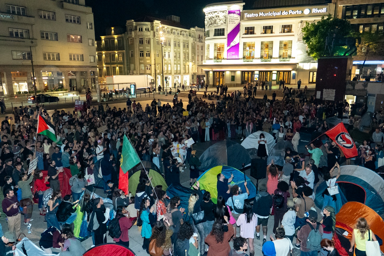 A large crowd of protesters in a town square in Portugal.