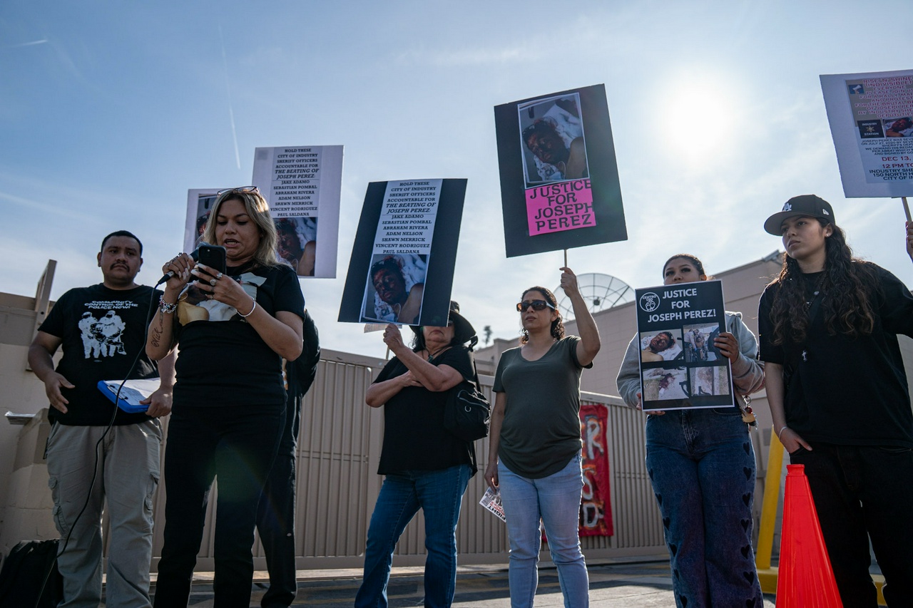 Vanessa Perez, the mother of Joseph Perez speaking at rally. | Luis Sifuentes/Fight Back! News Vanessa Perez, the mother of Joseph Perez speaking at rally.