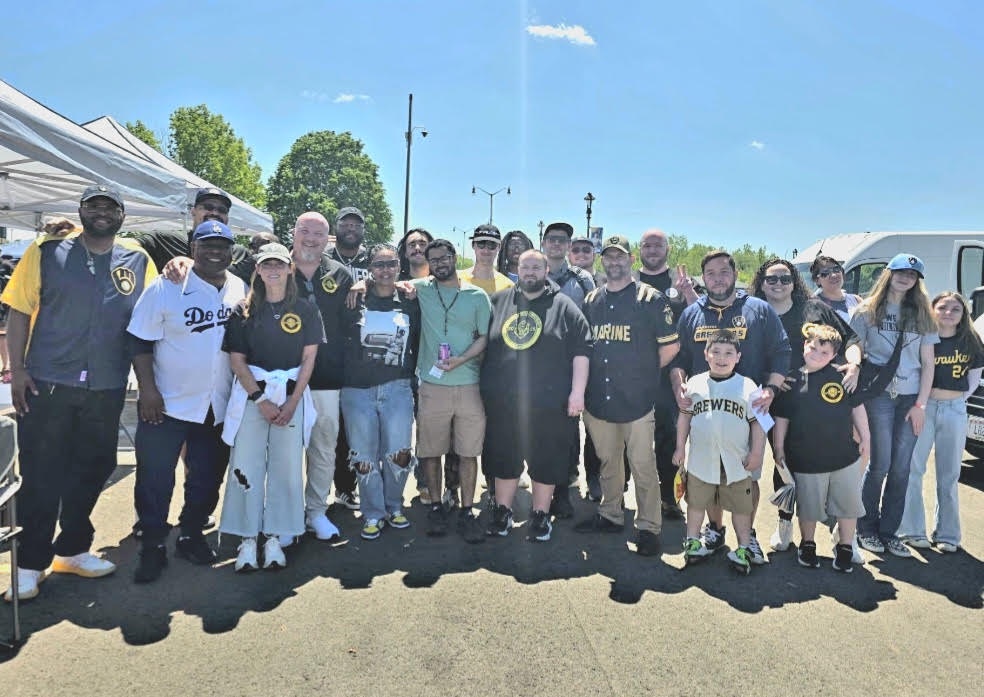 Milwaukee letter carriers at an event to support reform in the NALC. | Fight Back! News Milwaukee letter carriers at an event to support reform in the NALC.